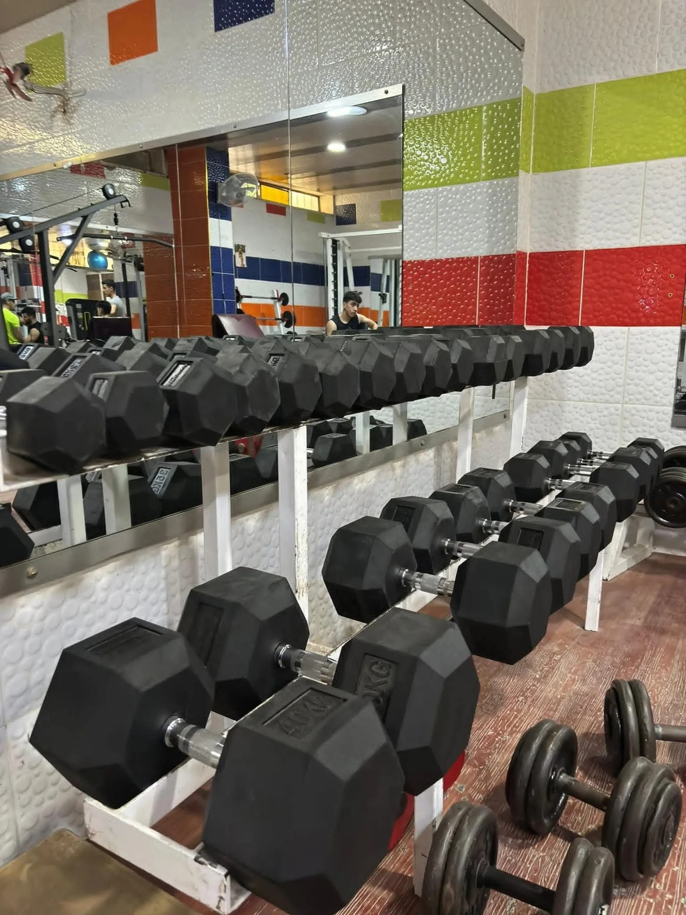 مجموعة الأوزان الحرة في نادي المنصور